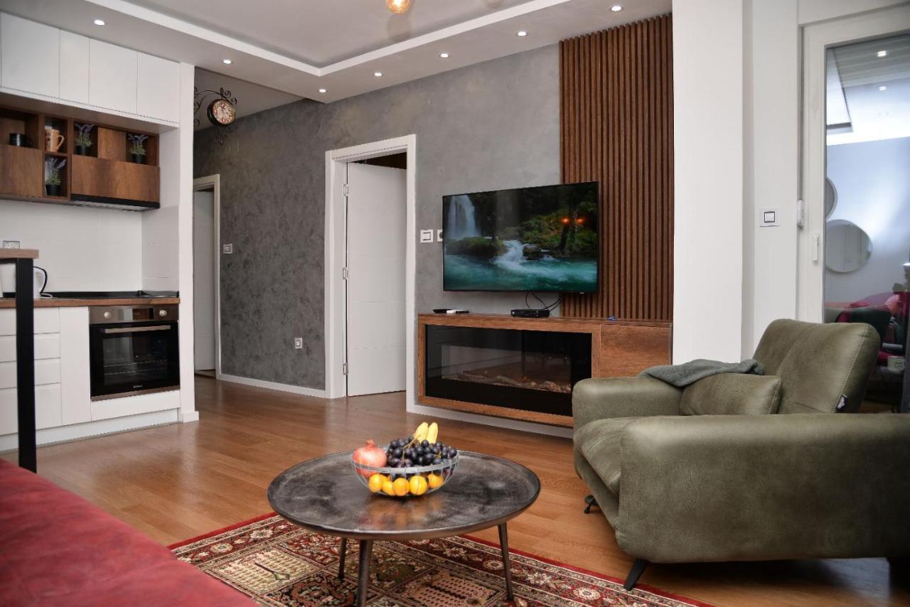 Mirror Apartment With Private Parking Нови-Сад Экстерьер фото