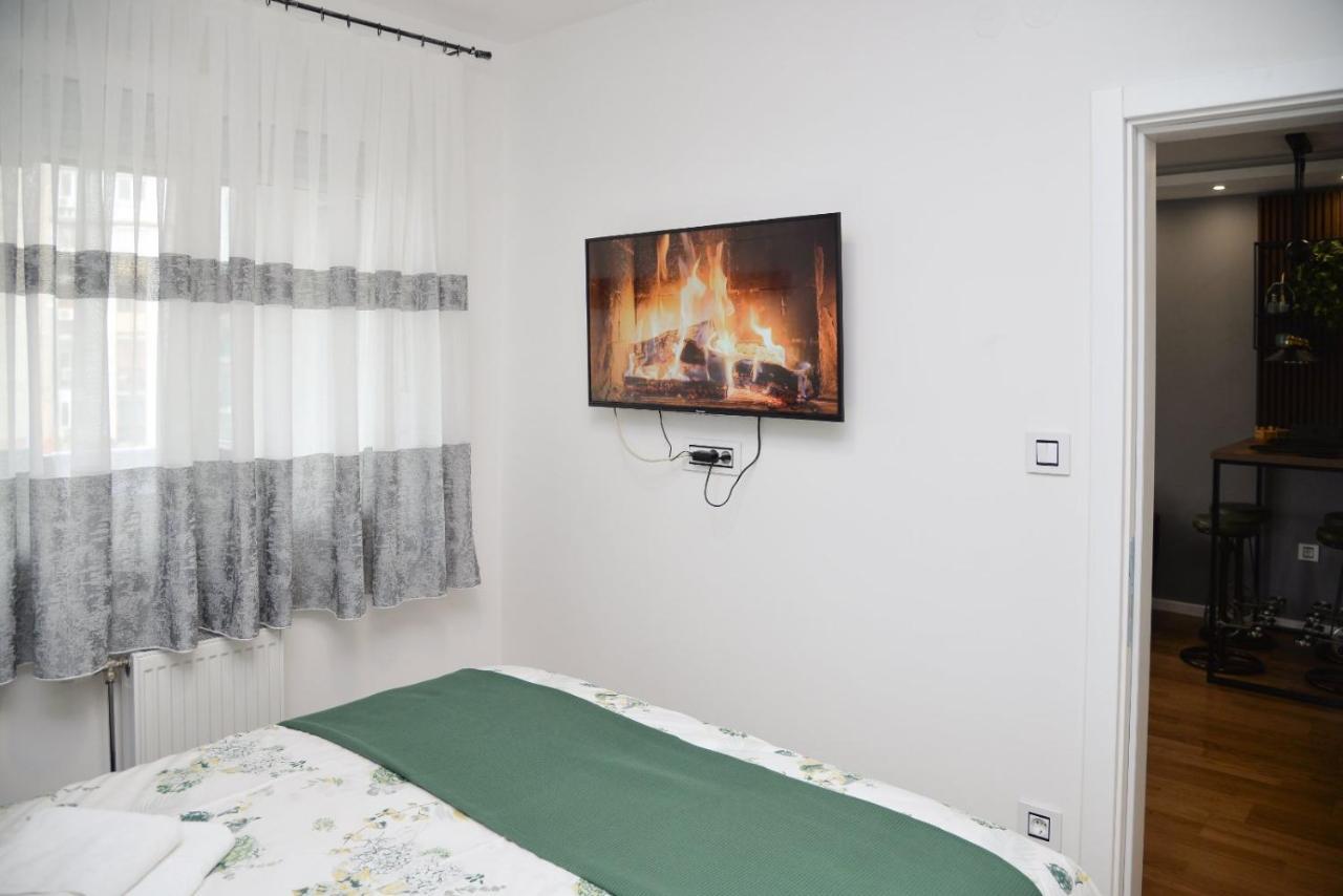 Mirror Apartment With Private Parking Нови-Сад Экстерьер фото