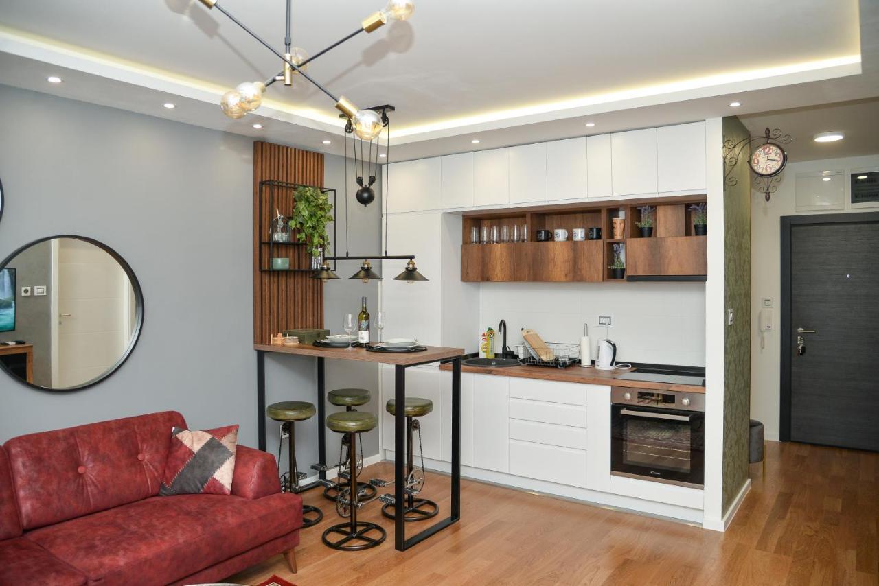 Mirror Apartment With Private Parking Нови-Сад Экстерьер фото
