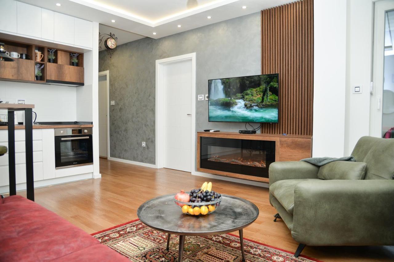 Mirror Apartment With Private Parking Нови-Сад Экстерьер фото