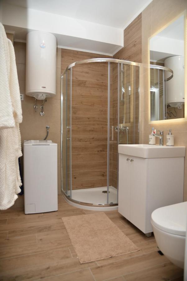 Mirror Apartment With Private Parking Нови-Сад Экстерьер фото